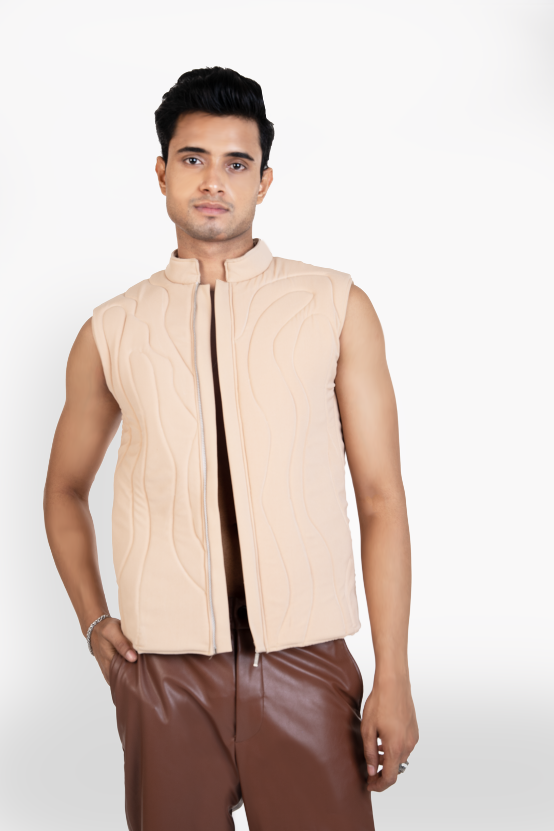 The puffed scuba quilting sleeveless jacket